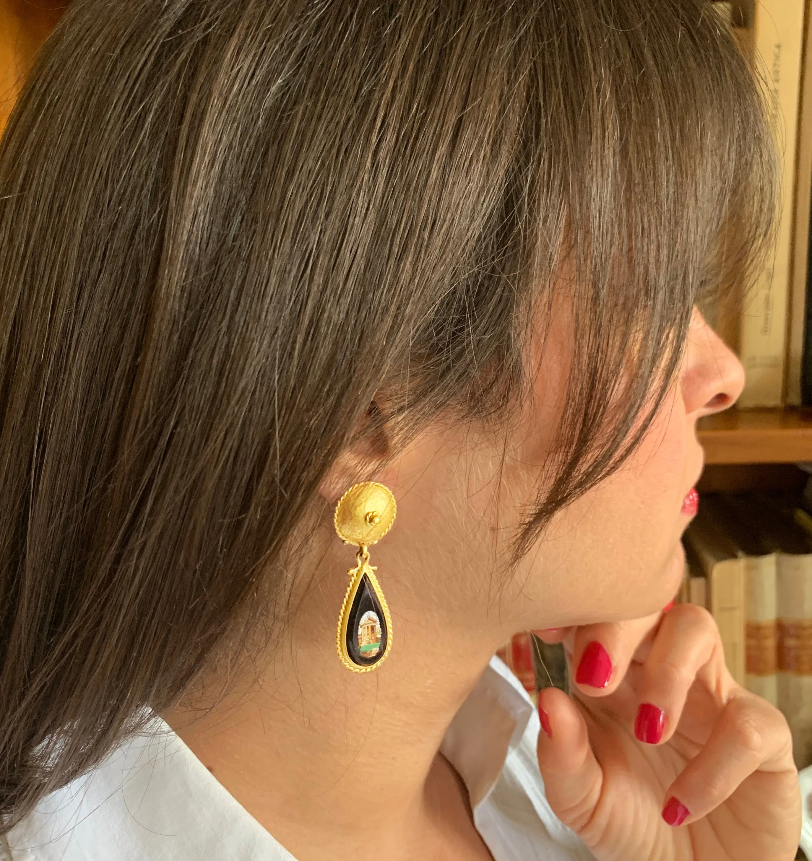 20 K gold and micromosaic earrings (mid 19th century) depicting the Roman Forum and the Temple of Vesta