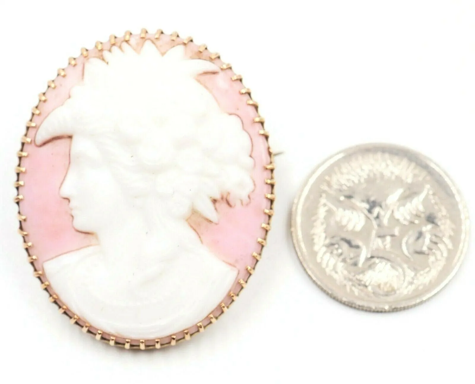 9ct Yellow Gold Pink & White Agate Cameo Brooch