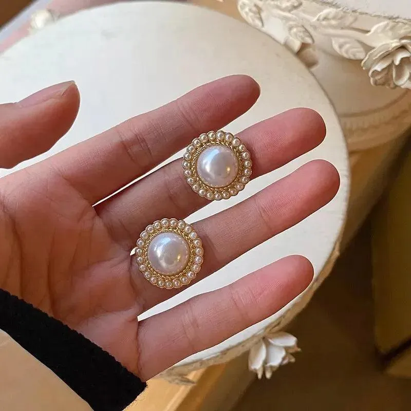 Bohemian Pearl Stud Earrings: Vintage Style Jewelry - Elegant Gift Choice