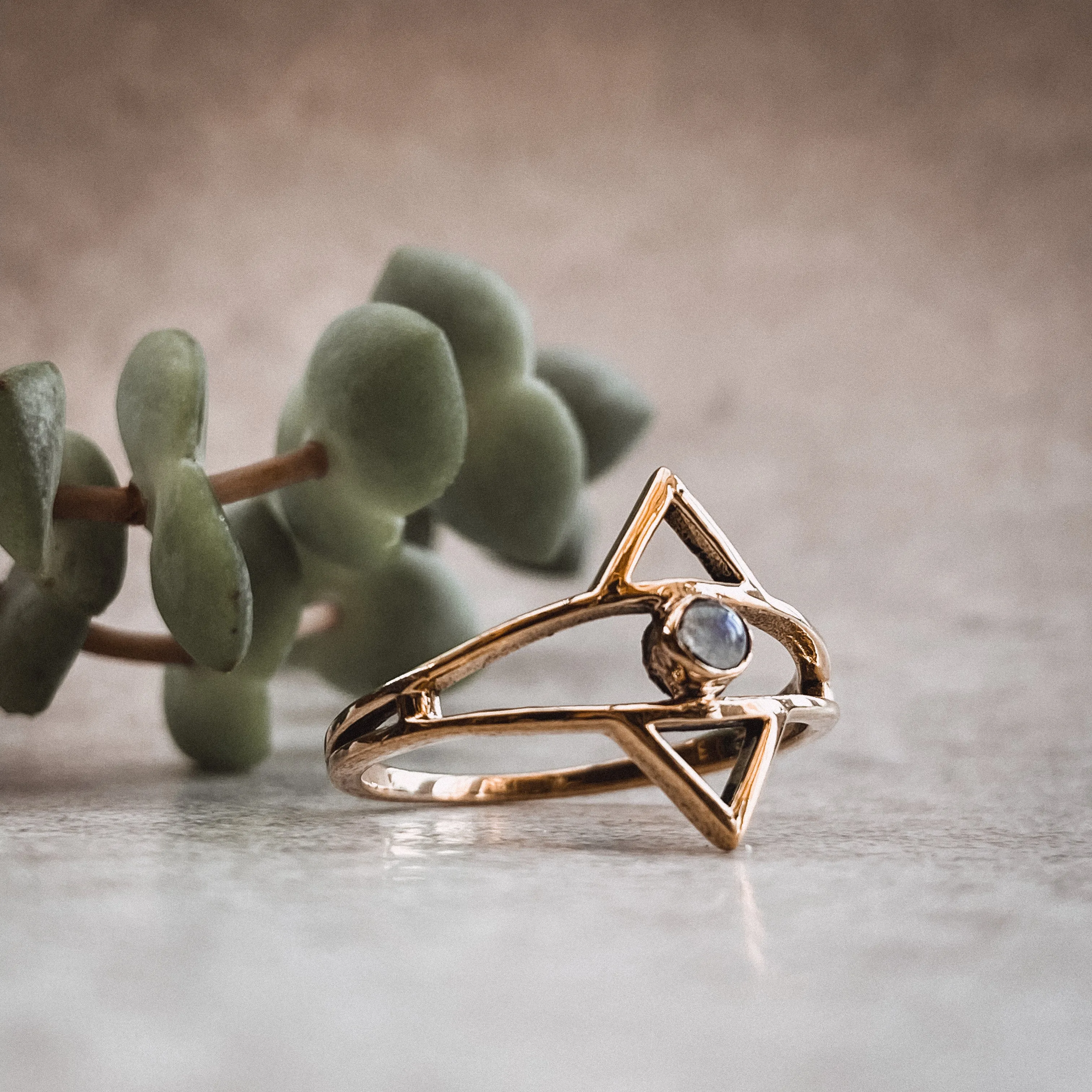 Conjus Ring - moonstone