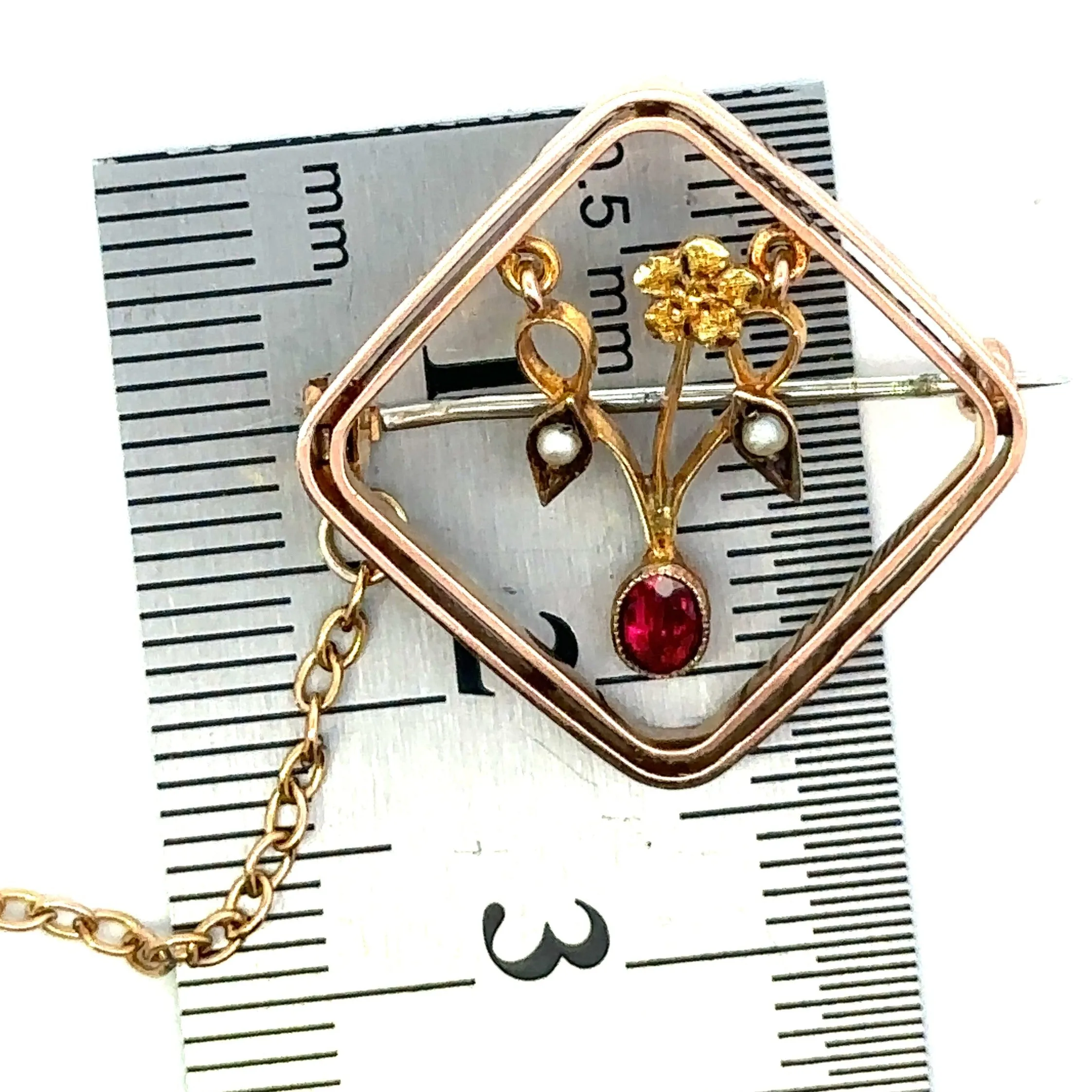 Delightful 9ct Yellow Gold Ruby and Pearl Brooch