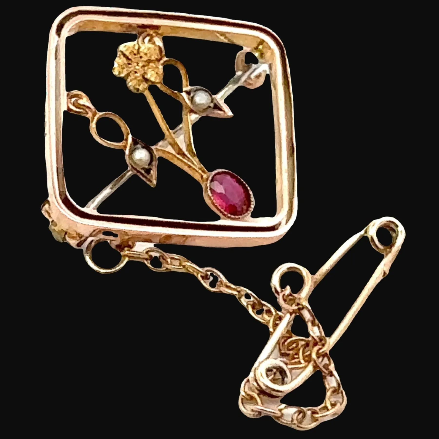 Delightful 9ct Yellow Gold Ruby and Pearl Brooch