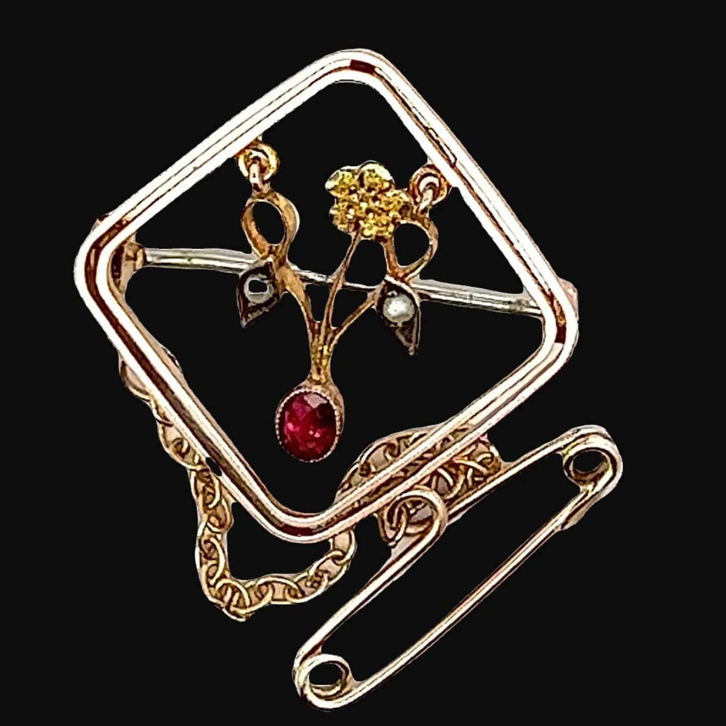 Delightful 9ct Yellow Gold Ruby and Pearl Brooch