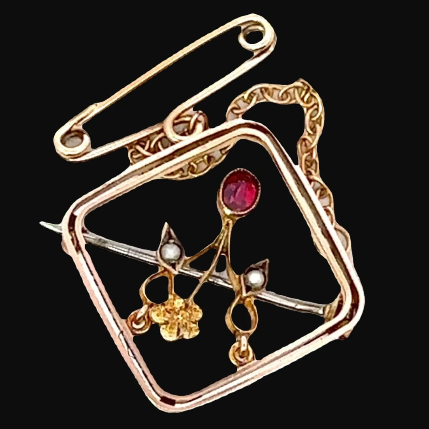 Delightful 9ct Yellow Gold Ruby and Pearl Brooch