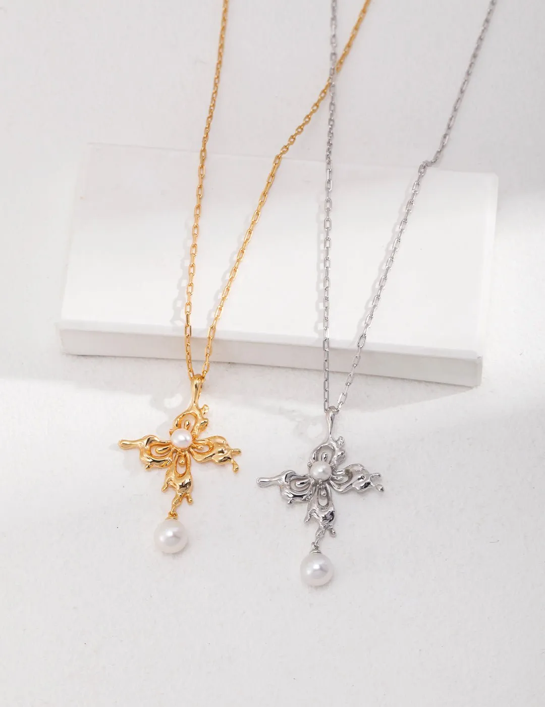 Hollow Butterfly Pearl Pendan Necklace