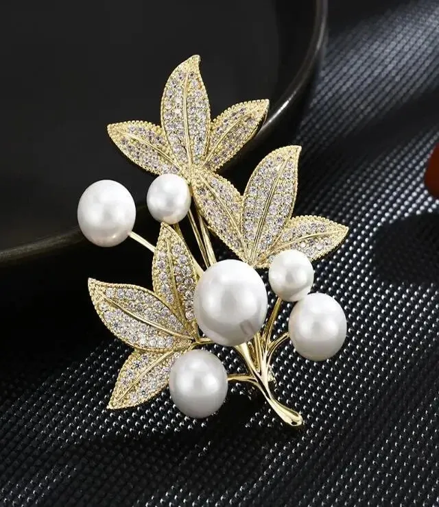 Little Bee Insect Brooch for Women Men Yellow Crystal Zircon Alloy Lapel Pins Suit Shirt Corsage Party Banquet  Vinatge Jewelry