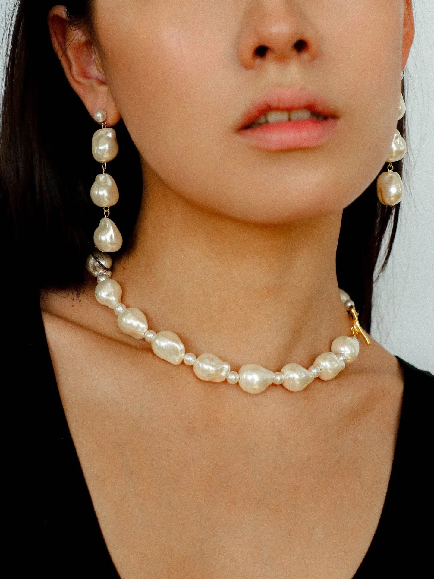 Stylish Baroque Pearl and Bead Beaded Necklace with OT Clasp