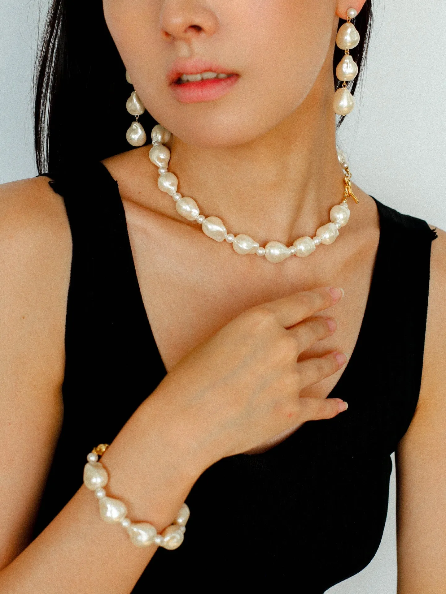 Stylish Baroque Pearl and Bead Beaded Necklace with OT Clasp