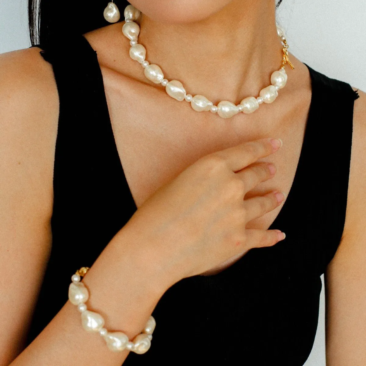 Stylish Baroque Pearl and Bead Beaded Necklace with OT Clasp