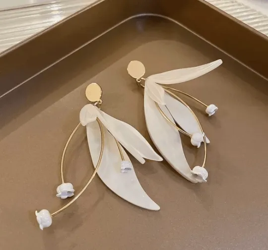 White - flower earrings |dangly earrings | acetate white petals statement earrings | golden disc geometric floral earrings | bridal